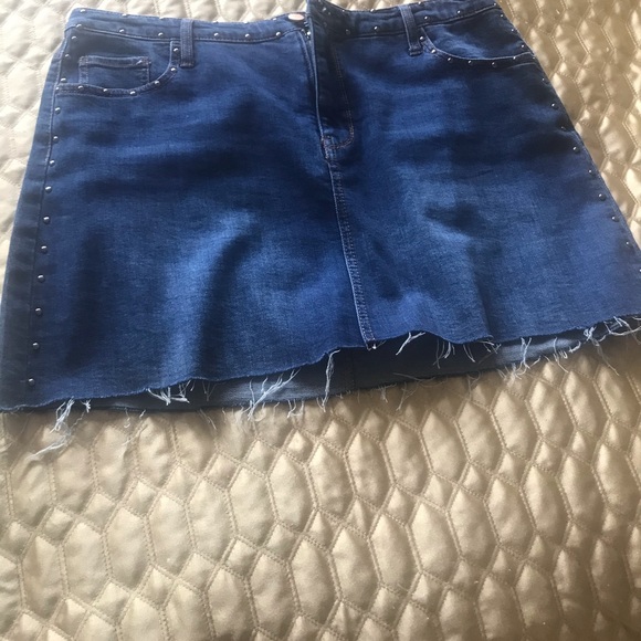 Super cute denim mini skirt - Picture 2 of 5